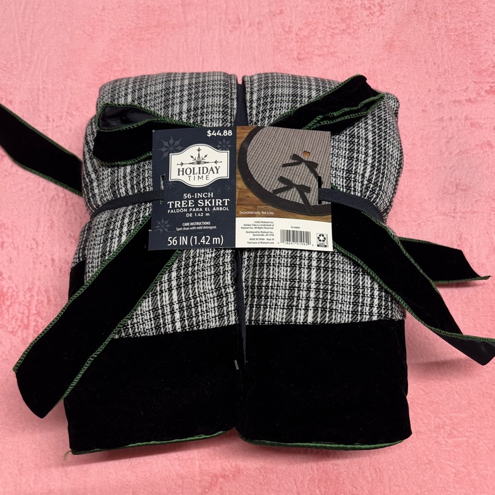 Holiday Time Plaid Tree Skirt in Black and Gray